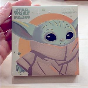 New 💚Colourpop💚 Mandalorian The Child palette 🎨